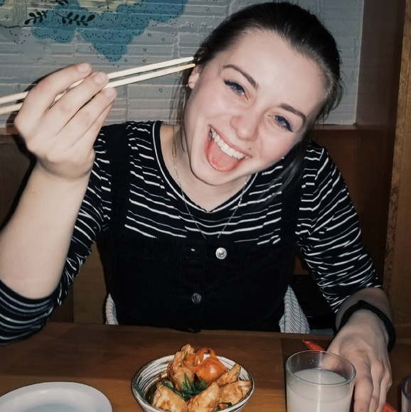 Meet your Posher, Angela - Picture 2 of 2